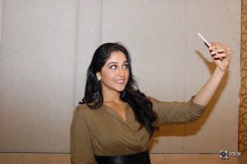 Regina Cassandra Launches Oppo Mobile Phone